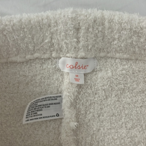 Colsie Fluffy Set - Picture 4 of 5